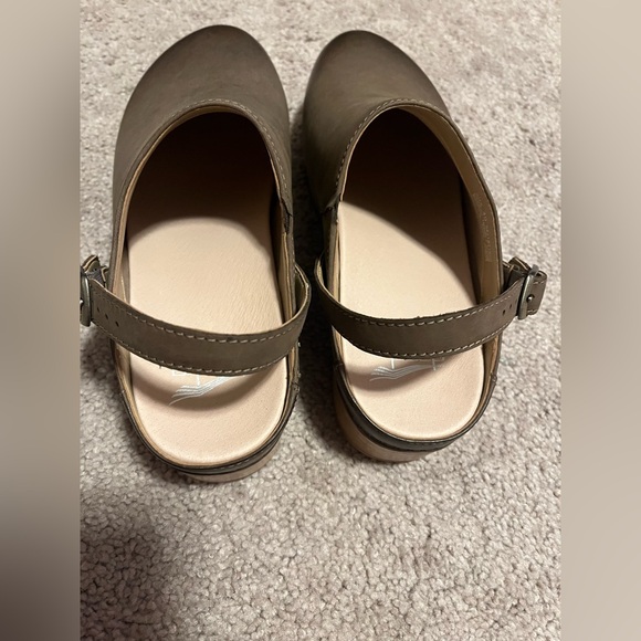 NIB Sz 40 Nubuck Dansko Clog - Picture 8 of 11